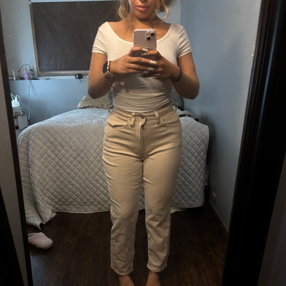 hollister women’s co curvy high rise mom jeans cream